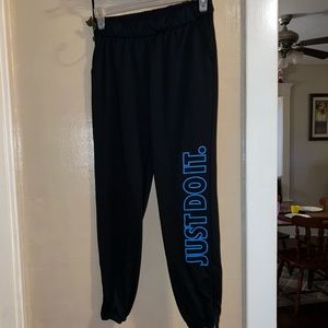 Nike sweatpants. woman's size small. only worn a few times, in great condition!
